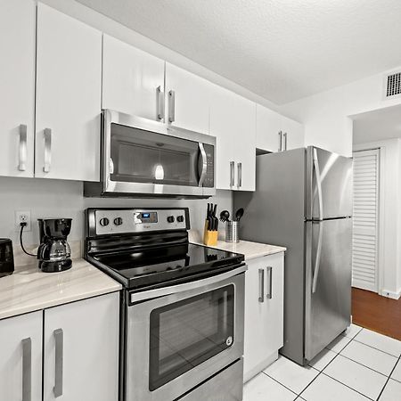 Amazing Condo With Free Parking In Brickell 마이애미 외부 사진
