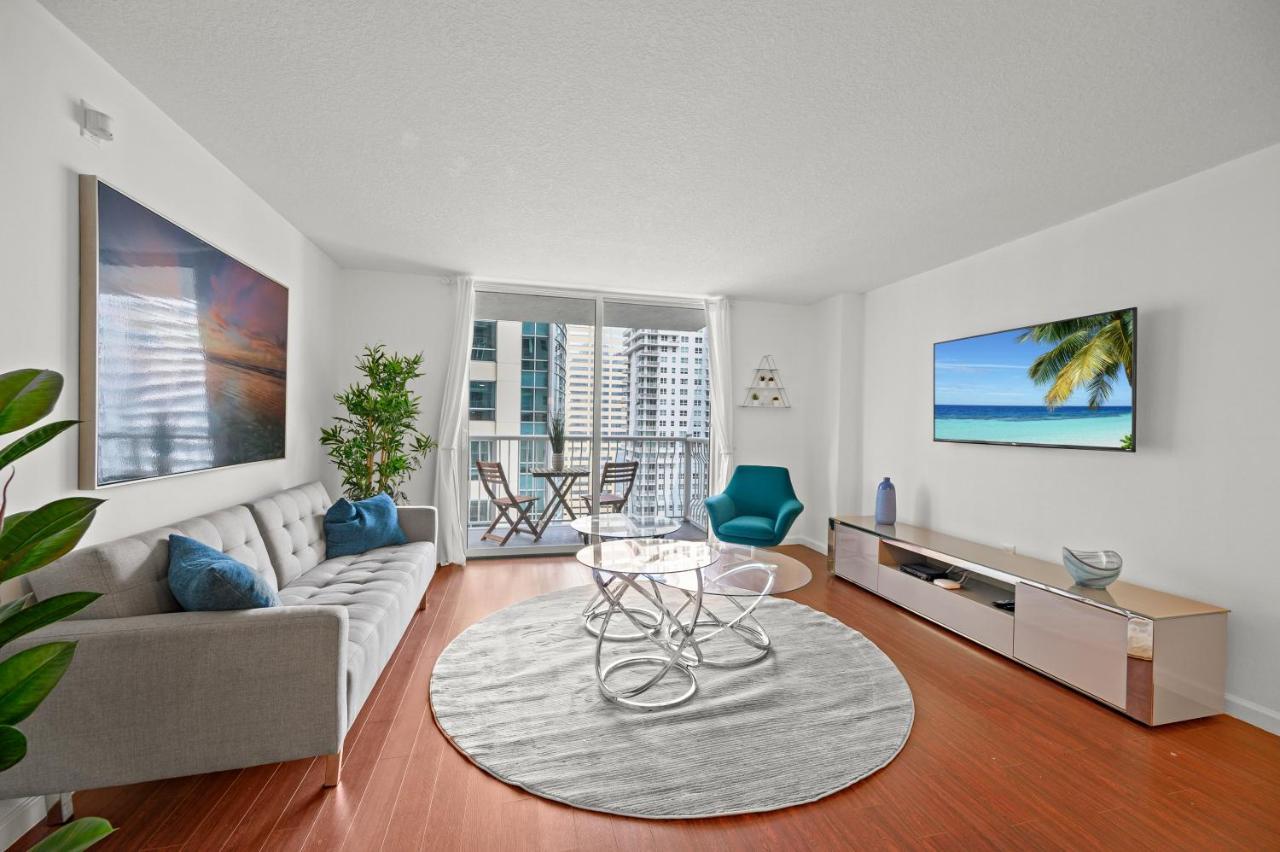 Amazing Condo With Free Parking In Brickell 마이애미 외부 사진