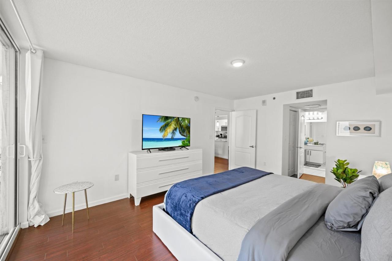 Amazing Condo With Free Parking In Brickell 마이애미 외부 사진