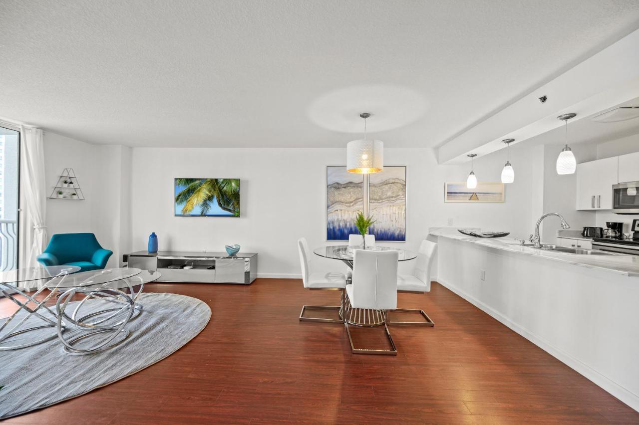Amazing Condo With Free Parking In Brickell 마이애미 외부 사진