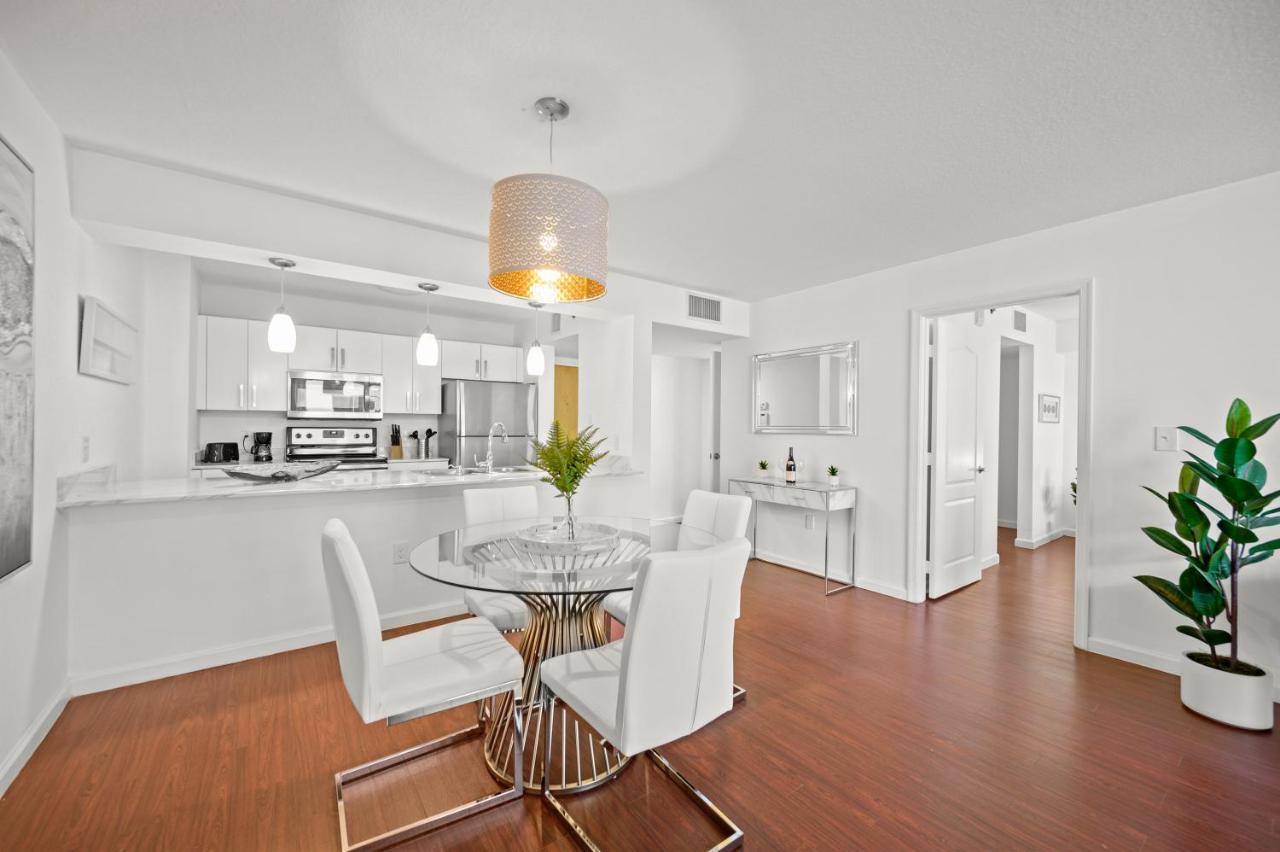 Amazing Condo With Free Parking In Brickell 마이애미 외부 사진