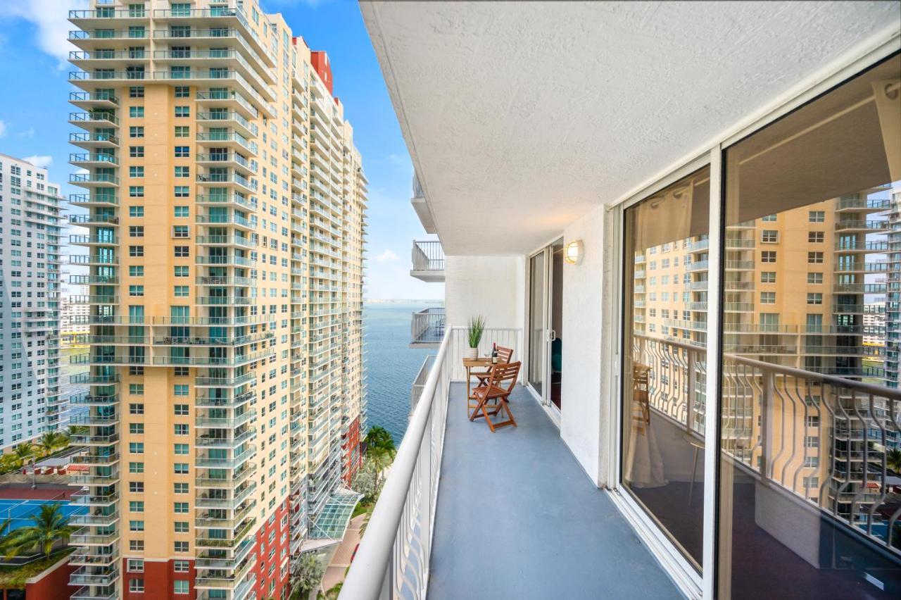 Amazing Condo With Free Parking In Brickell 마이애미 외부 사진
