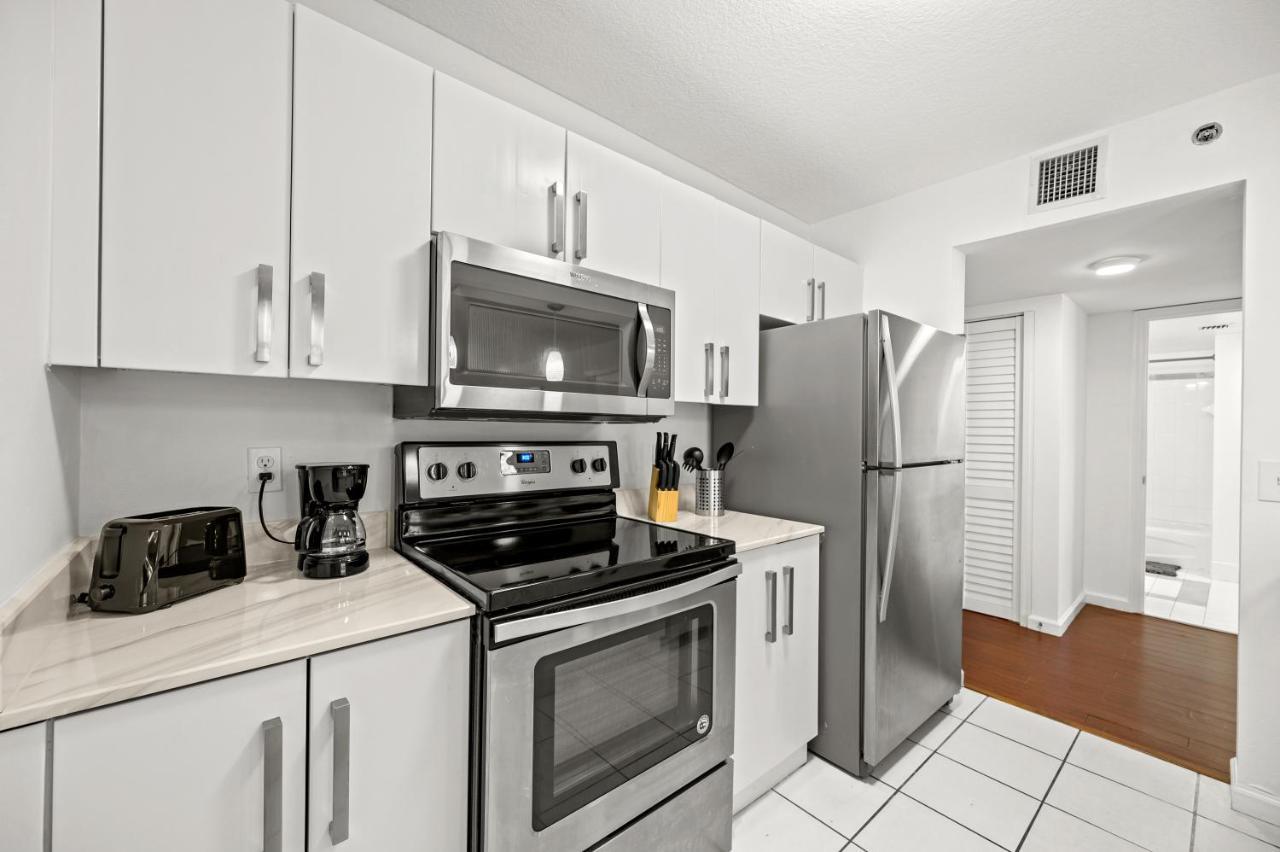 Amazing Condo With Free Parking In Brickell 마이애미 외부 사진