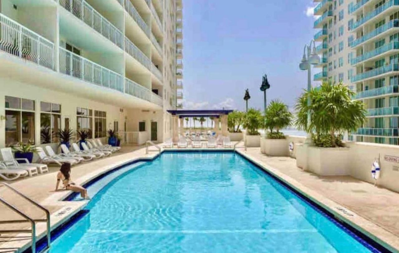 Amazing Condo With Free Parking In Brickell 마이애미 외부 사진