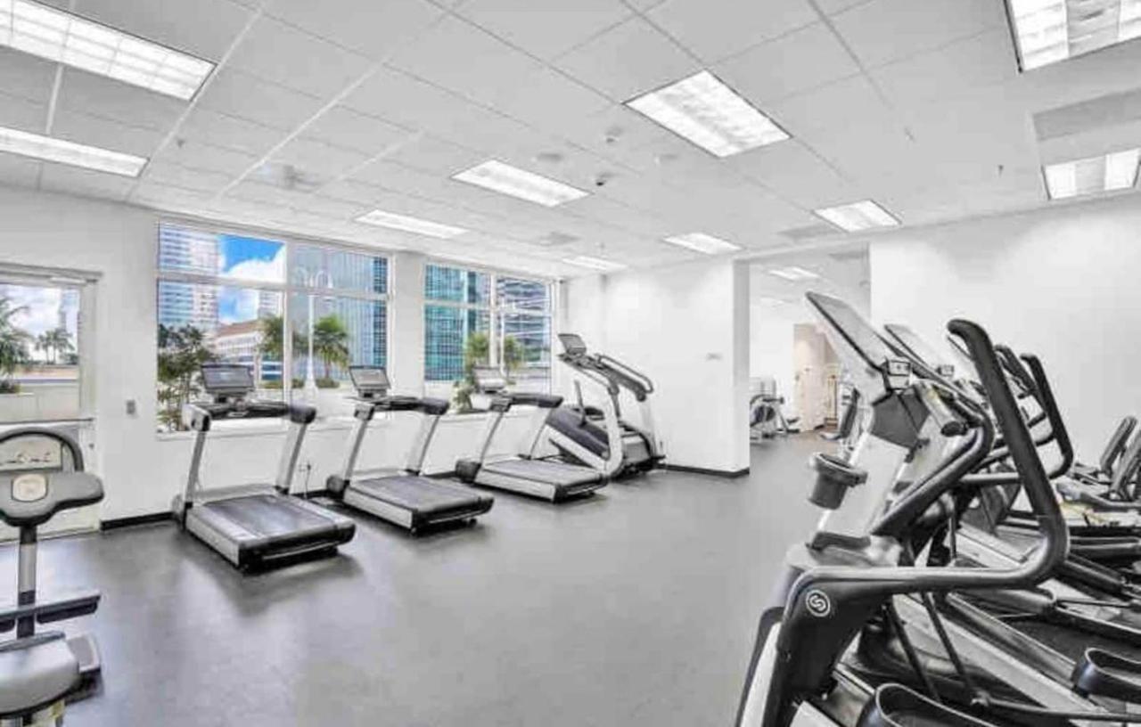 Amazing Condo With Free Parking In Brickell 마이애미 외부 사진