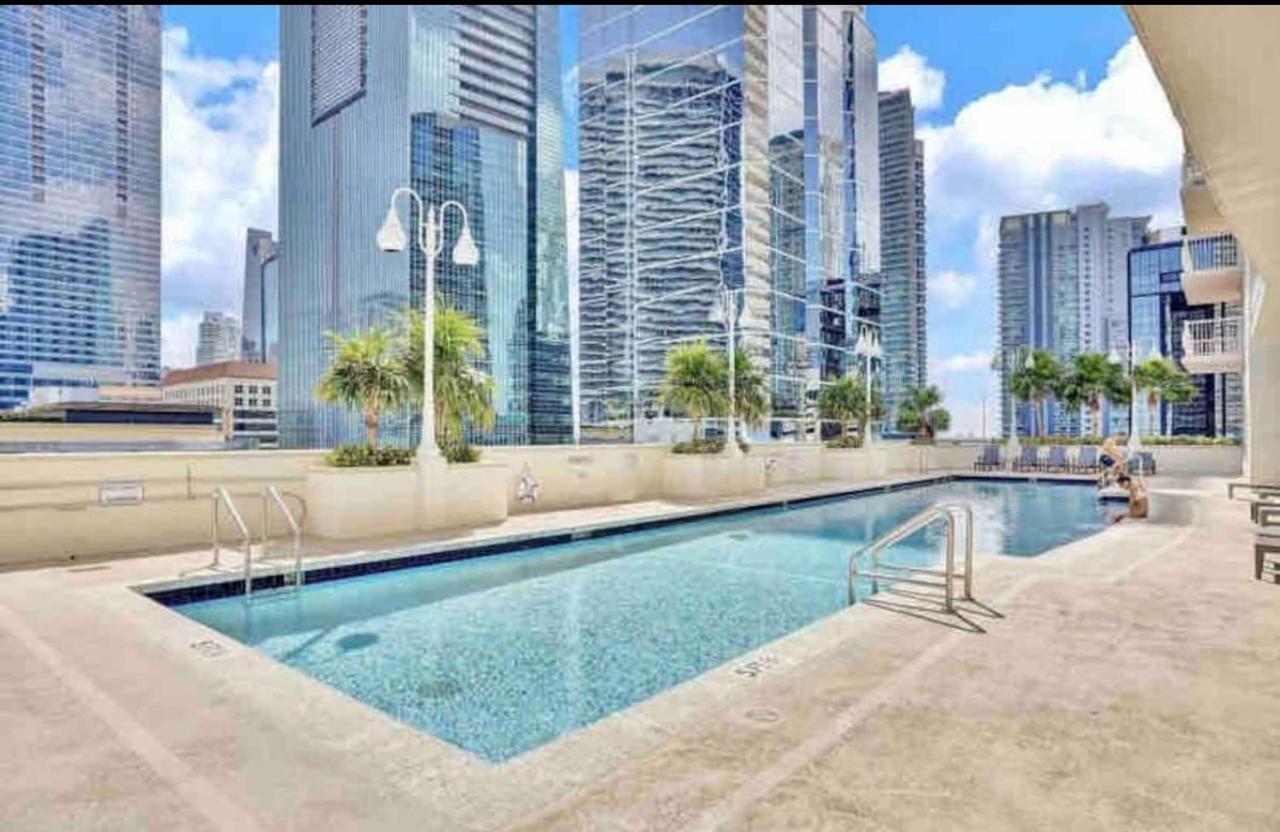 Amazing Condo With Free Parking In Brickell 마이애미 외부 사진
