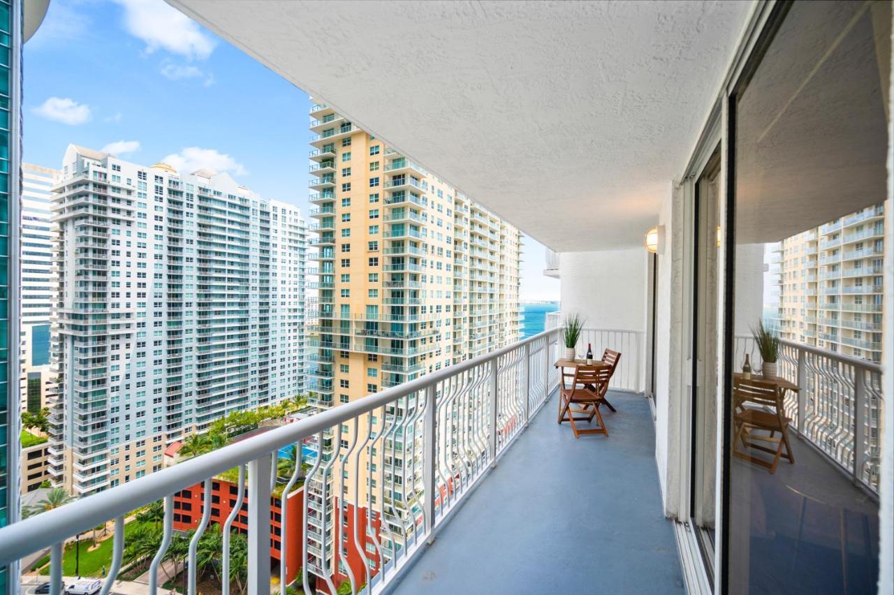 Amazing Condo With Free Parking In Brickell 마이애미 외부 사진