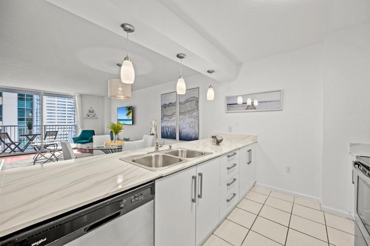 Amazing Condo With Free Parking In Brickell 마이애미 외부 사진