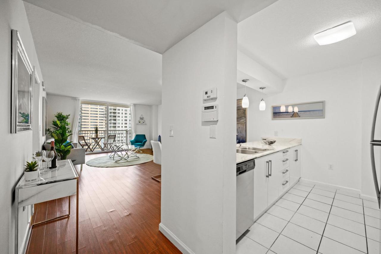 Amazing Condo With Free Parking In Brickell 마이애미 외부 사진
