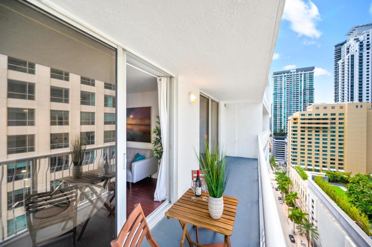 Amazing Condo With Free Parking In Brickell 마이애미 외부 사진